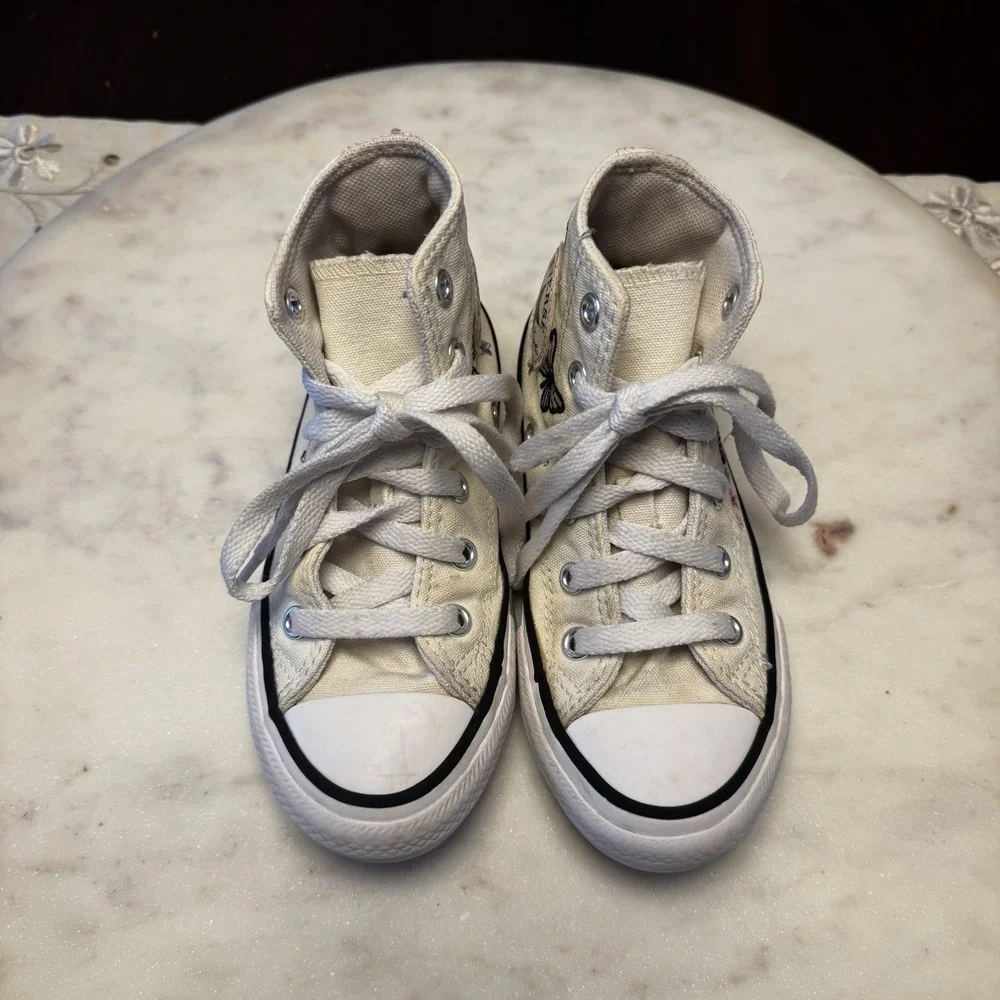 Converse Chuck Taylor All Star Sneaker Youth Girls Size 11 Butterfly Embroidery